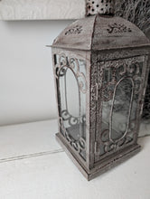 Lade das Bild in den Galerie-Viewer, Metall Laterne Vintage
