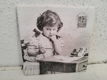 Lade das Bild in den Galerie-Viewer, Keramik Fliese Vintage
