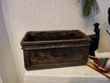 Lade das Bild in den Galerie-Viewer, Backform Metall Vintage
