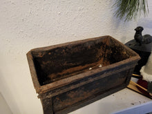 Lade das Bild in den Galerie-Viewer, Backform Metall Vintage
