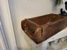 Lade das Bild in den Galerie-Viewer, Backsteinform mit Griffen
