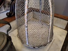 Lade das Bild in den Galerie-Viewer, Dekohaube mit Fuß
