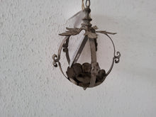 Lade das Bild in den Galerie-Viewer, Hängewindlicht Antik
