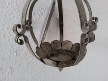 Lade das Bild in den Galerie-Viewer, Hängewindlicht Antik
